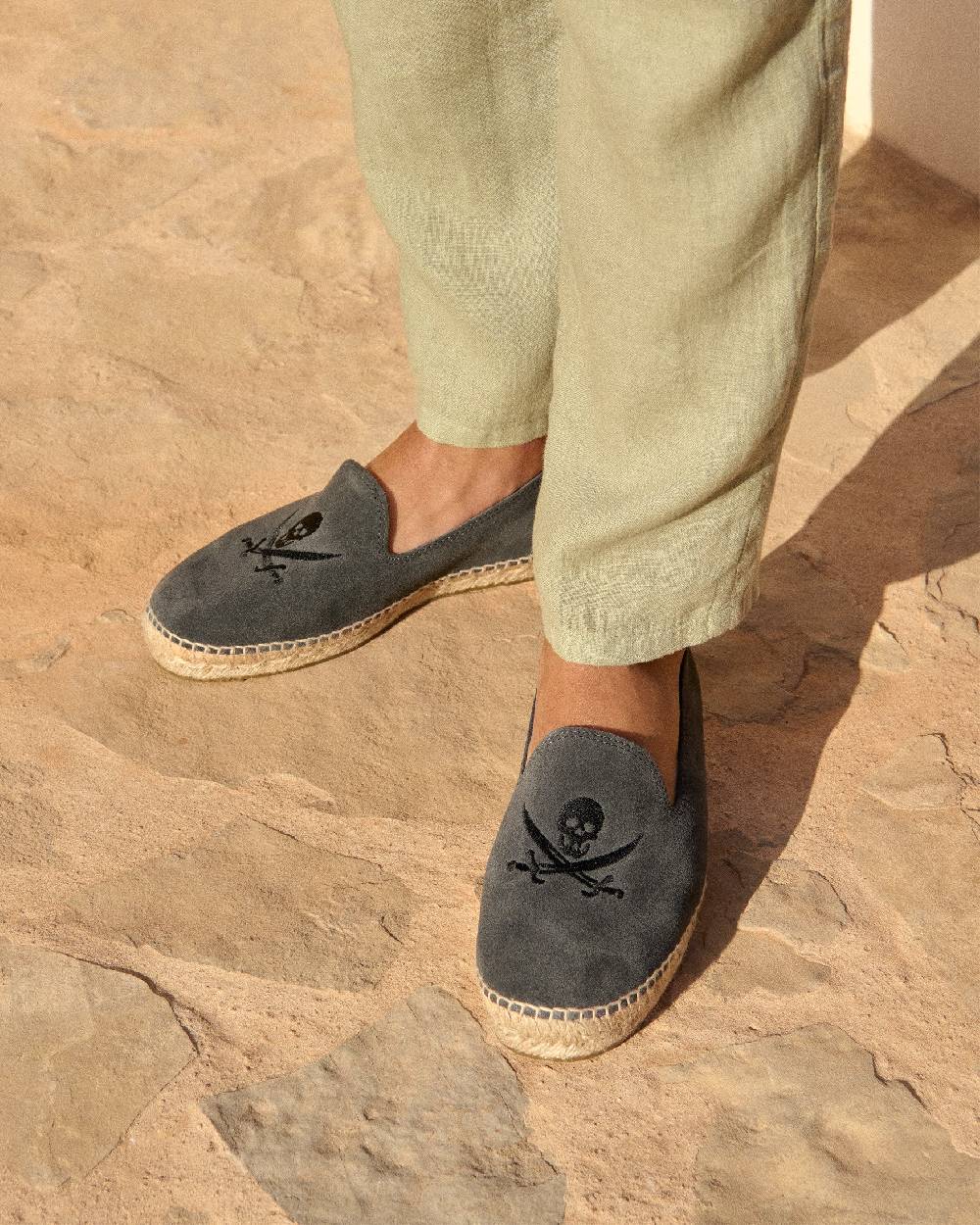Manebí Espadrillas - Palm Springs - Carbon Grey With Black Skull