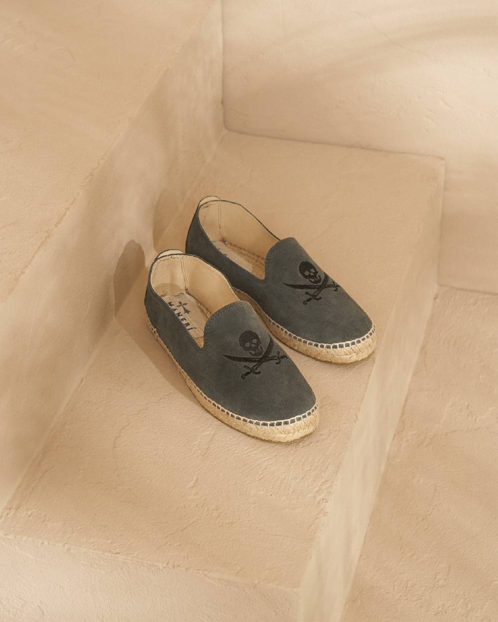 Manebí Espadrillas - Palm Springs - Carbon Grey With Black Skull