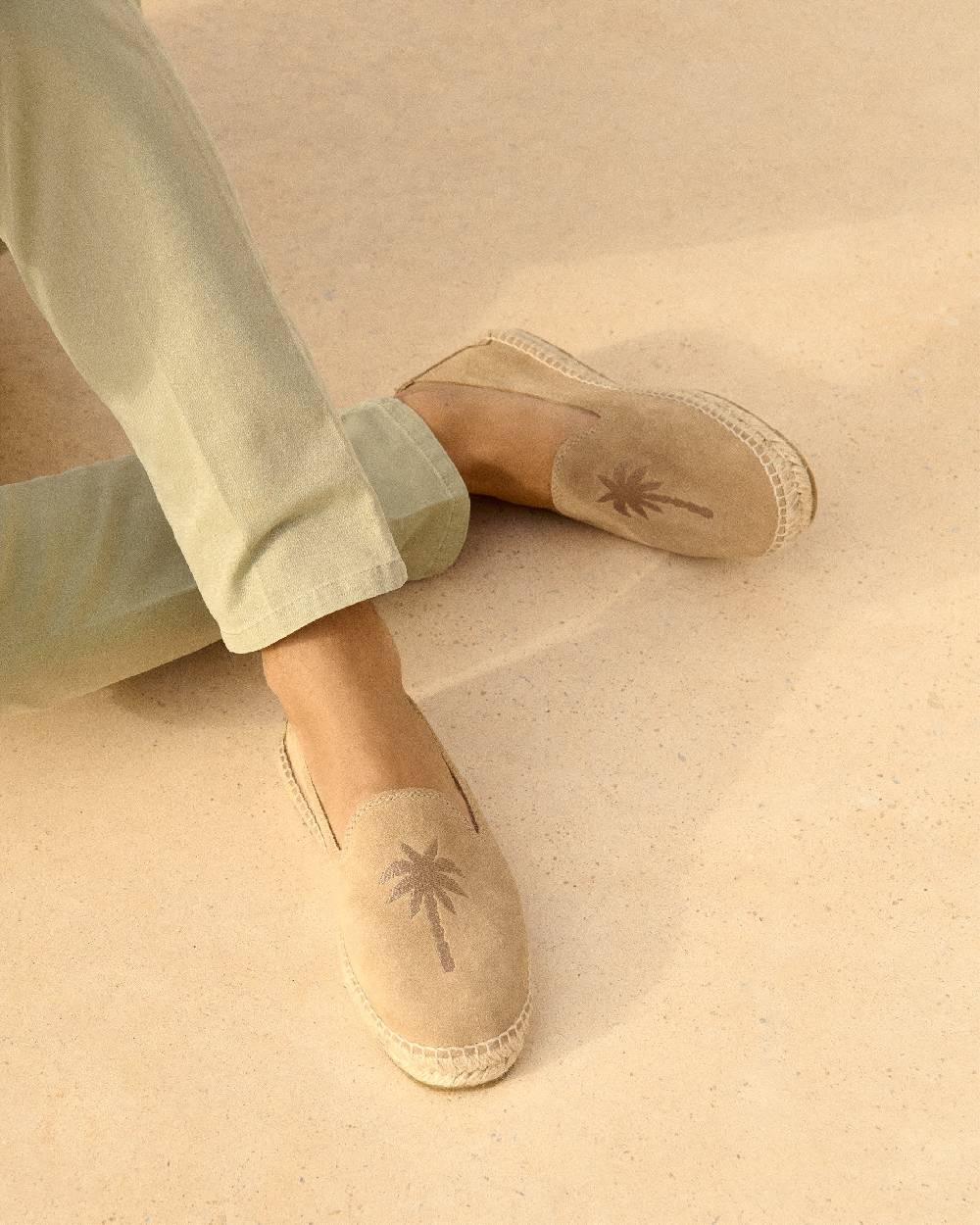 Manebí Espadrillas piatte in pelle scamosciata con ricamo - Palm Springs - Beige lavato e palmo in tono