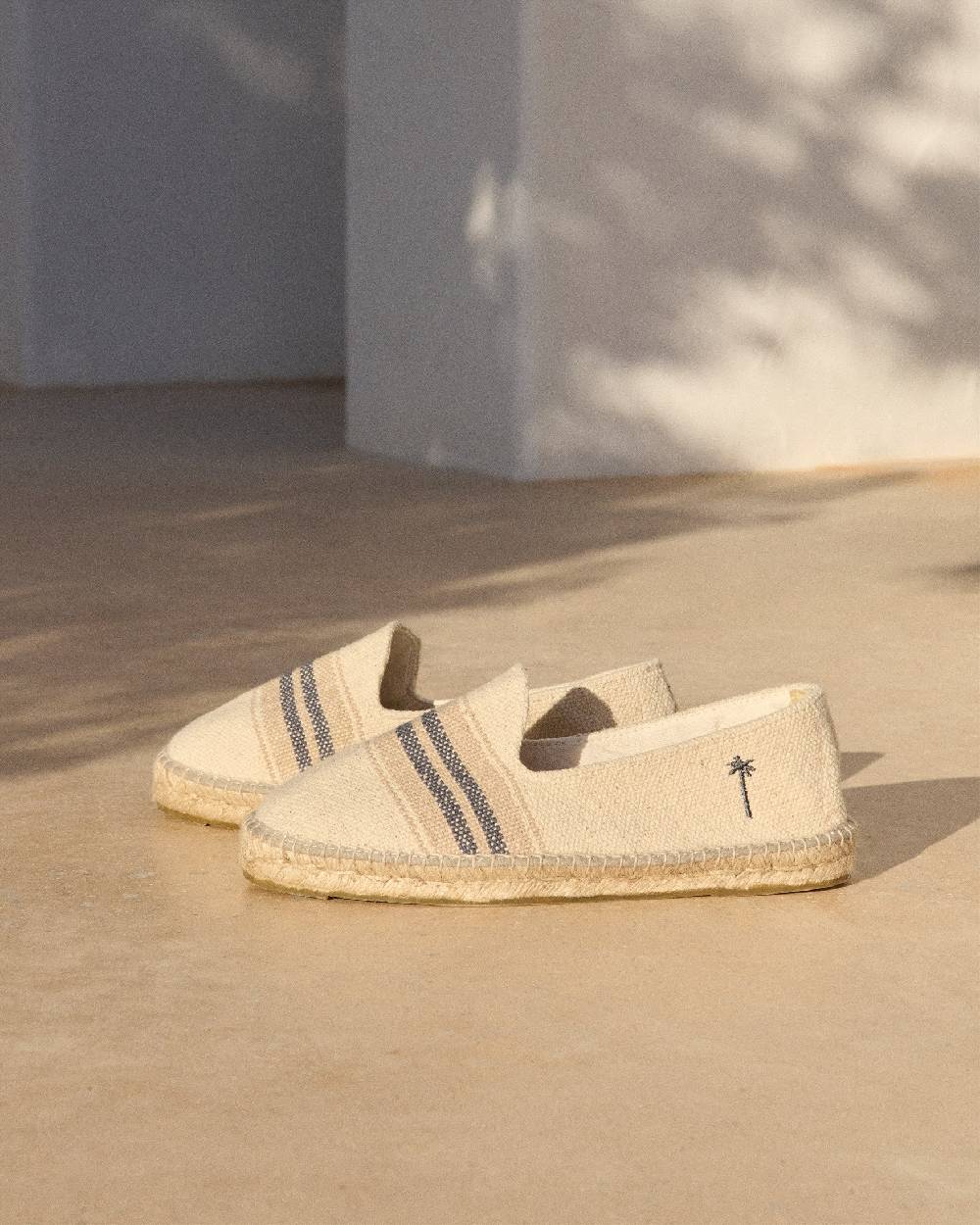 Manebí Espadrillas Piatte In Tela Intrecciata - Yucatán - Doppie Strisce Grigie Su Beige