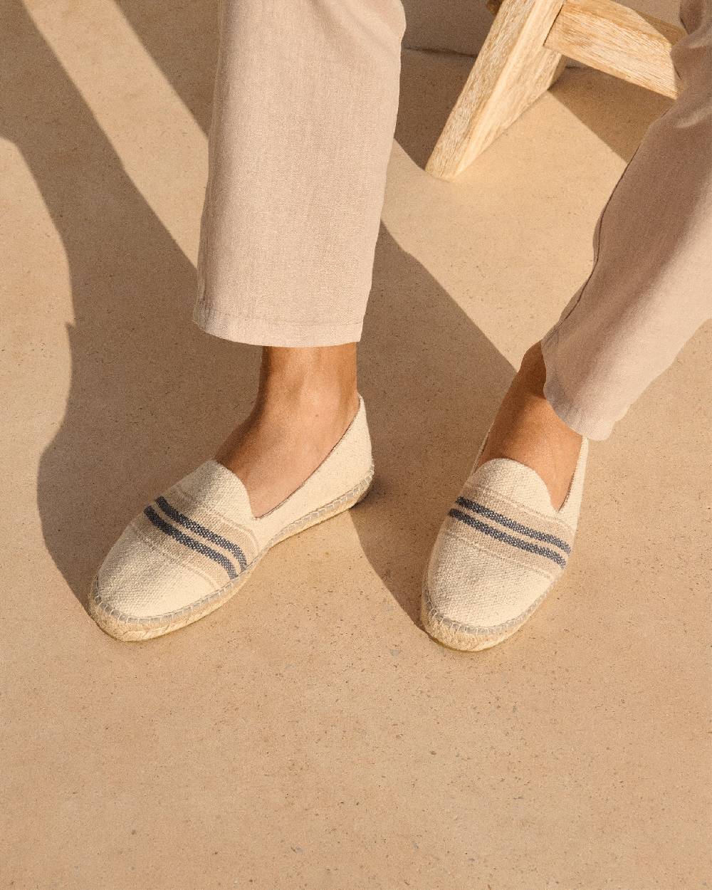 Manebí Espadrillas piatte in tela intrecciata - Yucatán - Doppie strisce grigie su beige