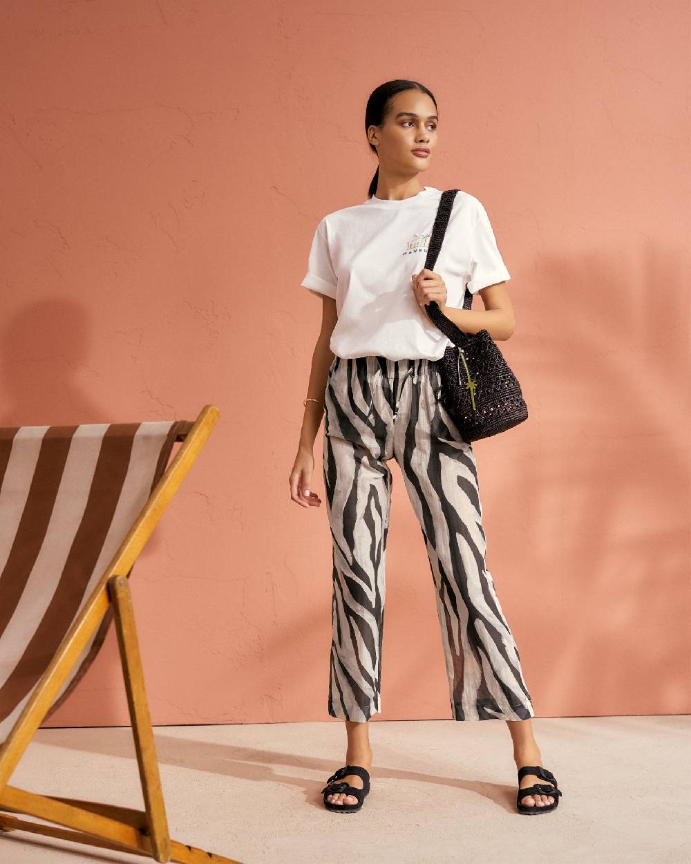 Manebí Jersey L. A. T-Shirt - Embroidered Off White \u0026 Multicolor House Embroidery