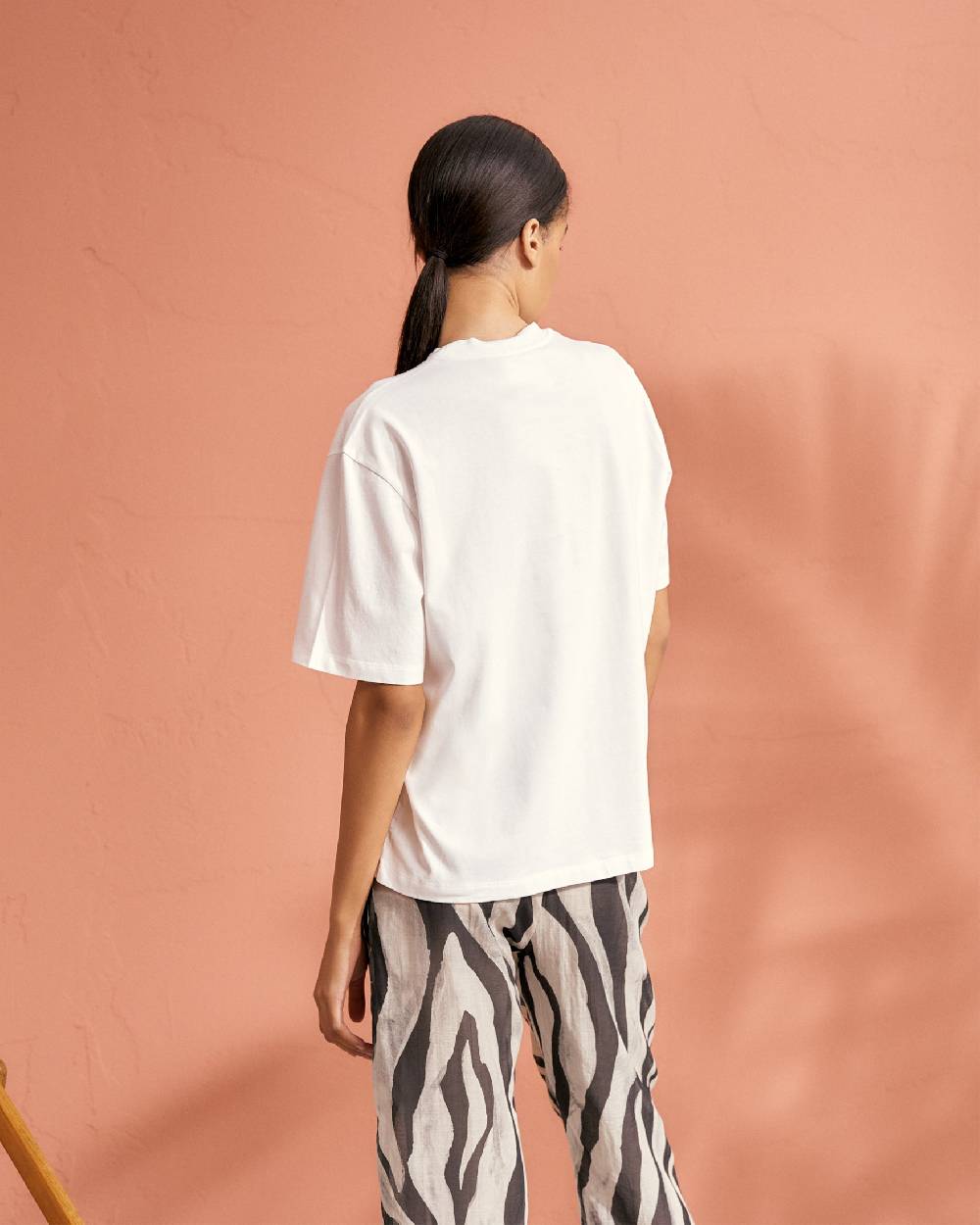 Manebí Jersey L. A. T-Shirt - Embroidered Off White \u0026 Multicolor House Embroidery