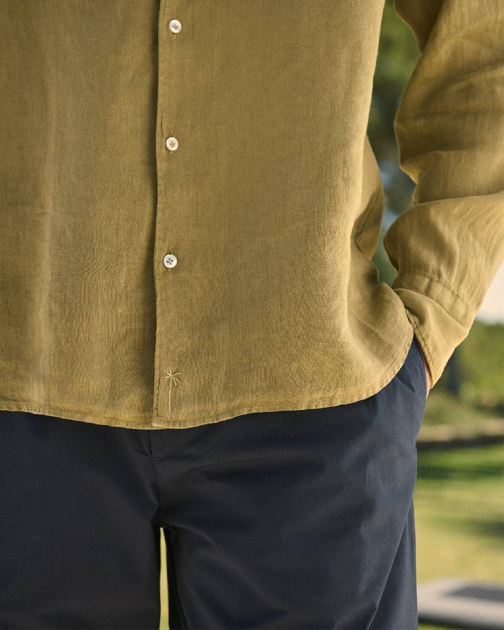 Manebí Linen Panama Shirt - Embroidered Palm Kaki Green