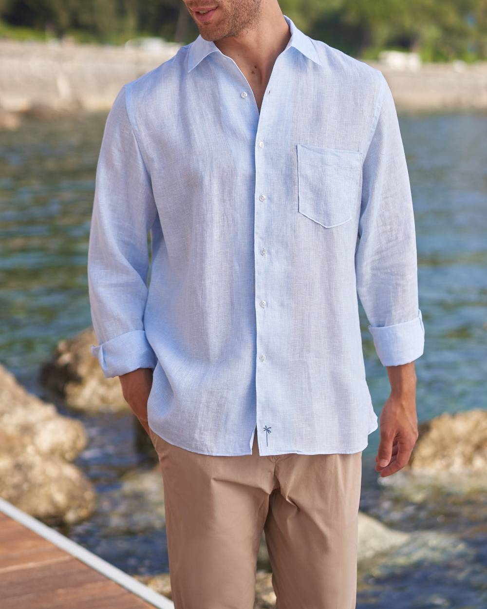 Manebí Linen Panama Shirt - Embroidered Palm White And Blue Mini Pied De Poule