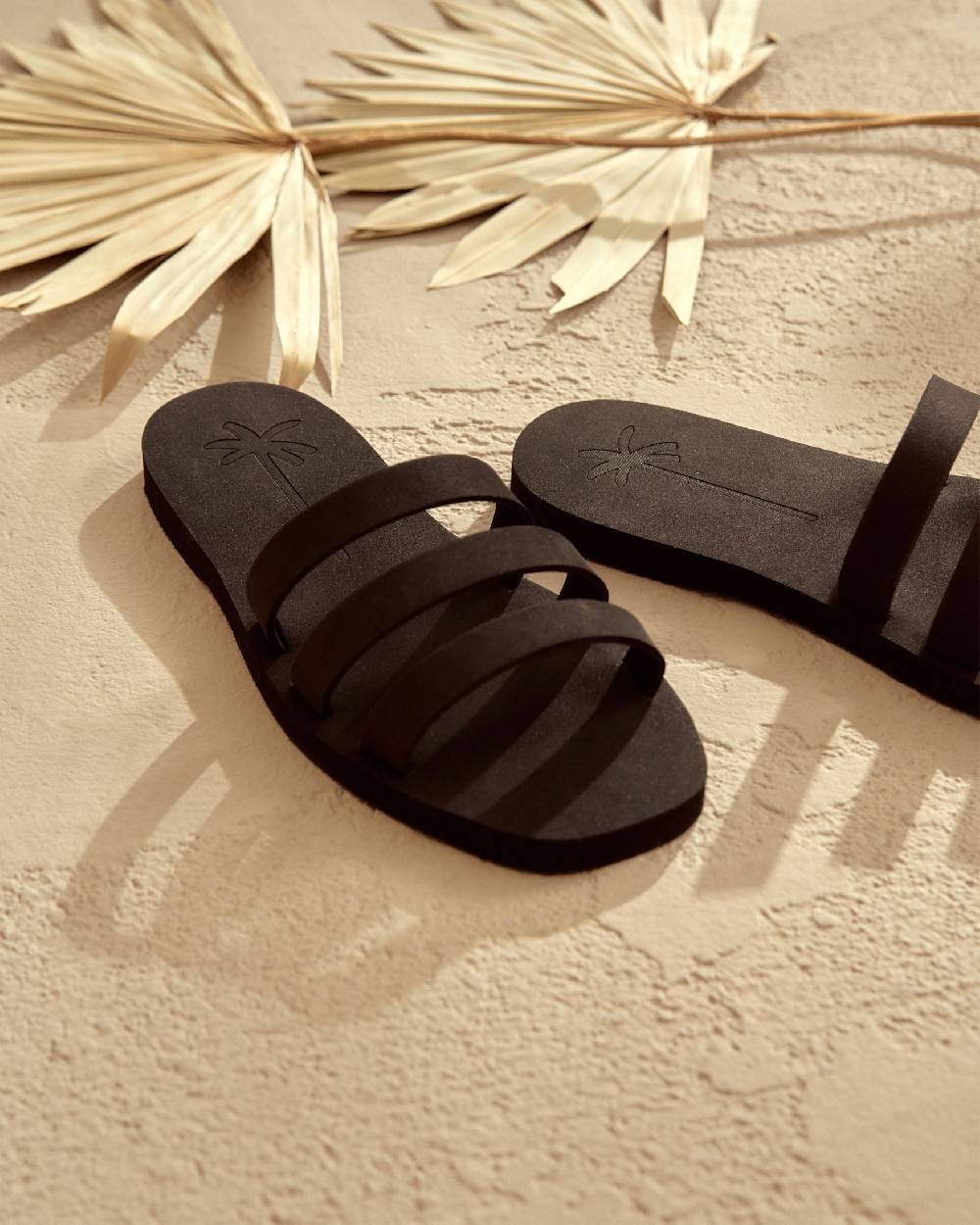 Manebí Eva Swim Sandals - Honolulu Black