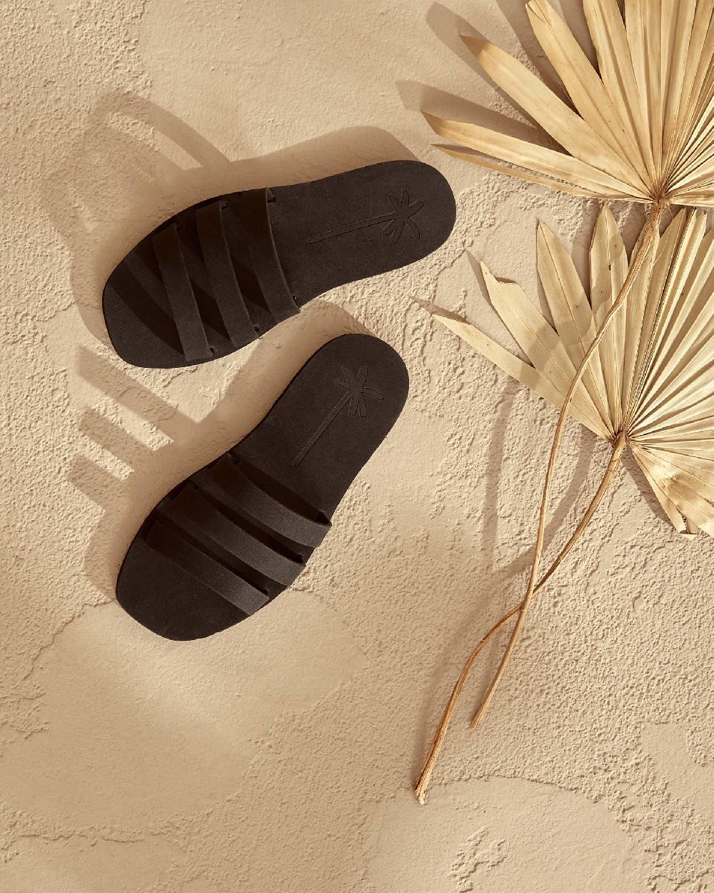 Manebí Eva Swim Sandals - Honolulu Black