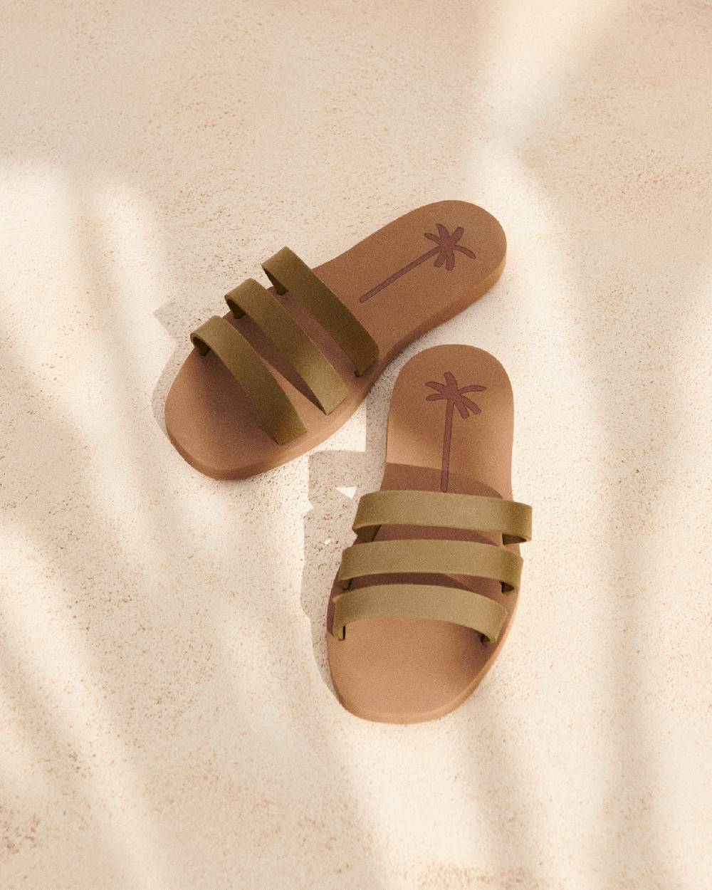 Manebí Eva Swim Sandals - Honolulu Kaki Green Cuero