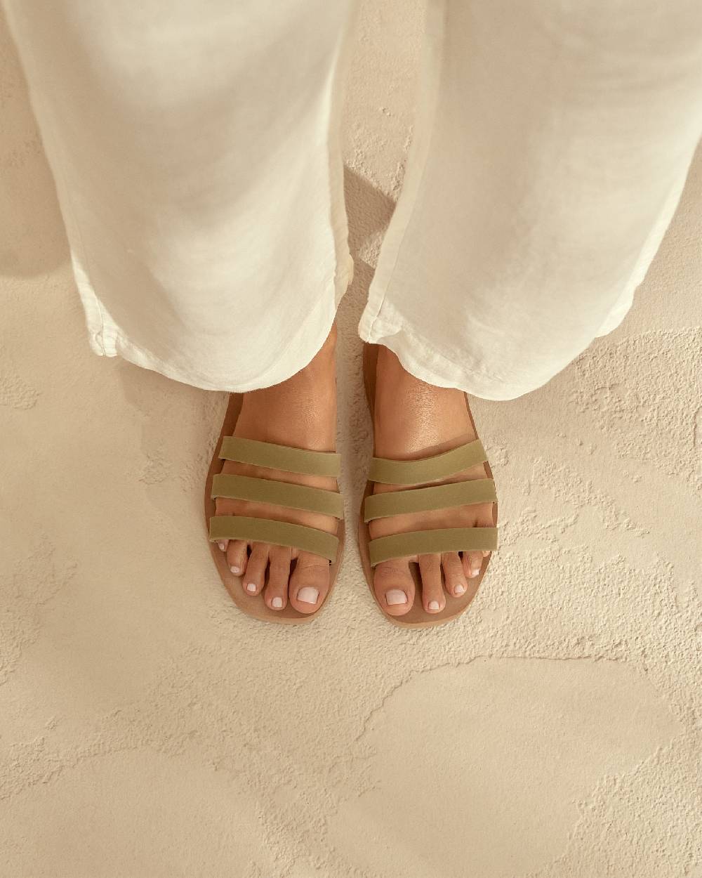 Manebí Eva Swim Sandals - Honolulu Kaki Green Cuero