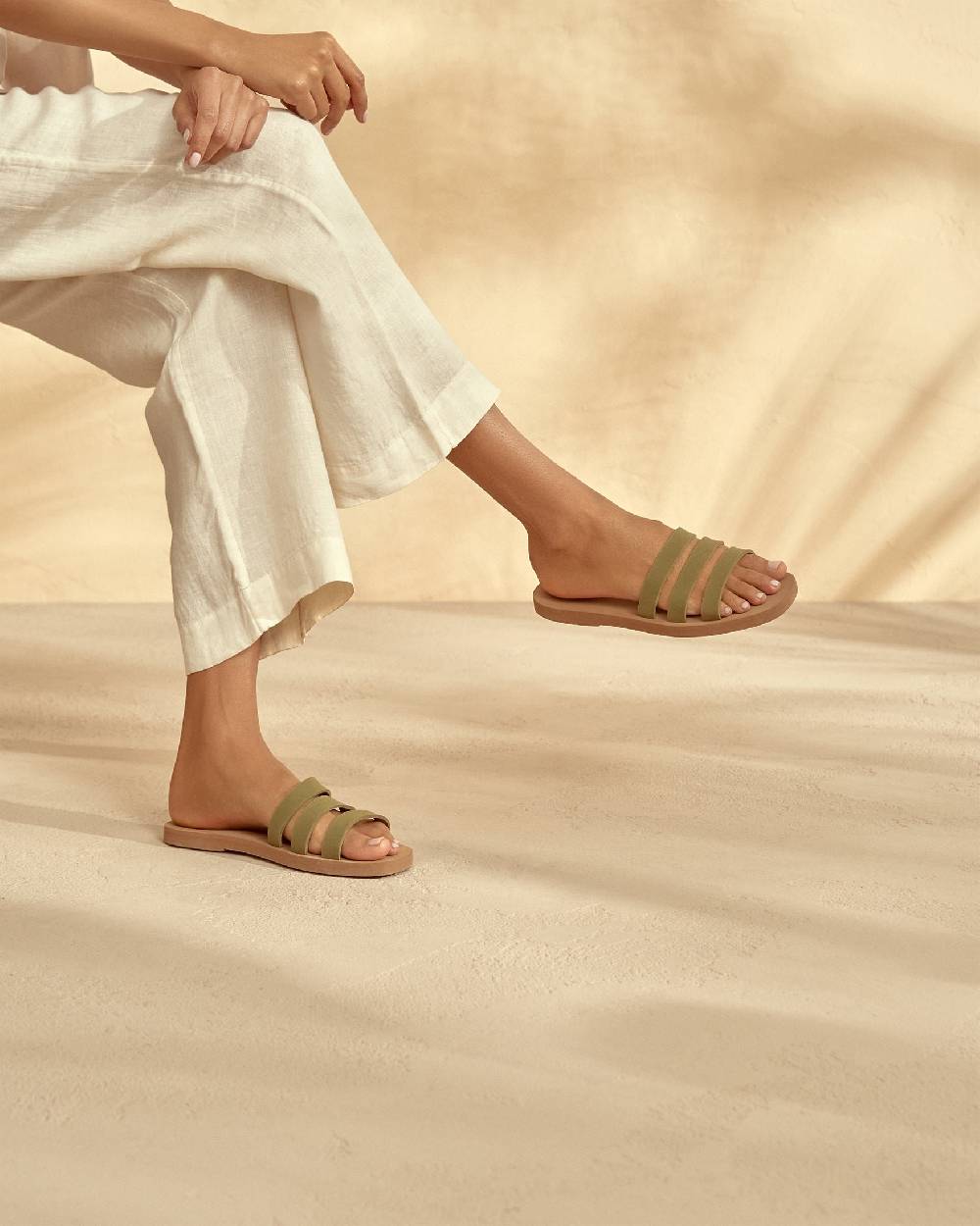 Manebí Eva Swim Sandals - Honolulu Kaki Green Cuero