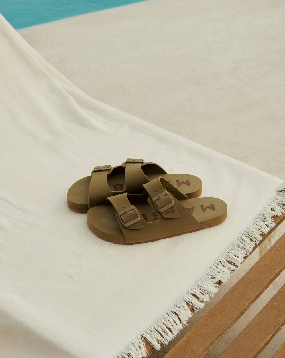 Manebí Eva Swim Sandals - Honolulu Kaki Green