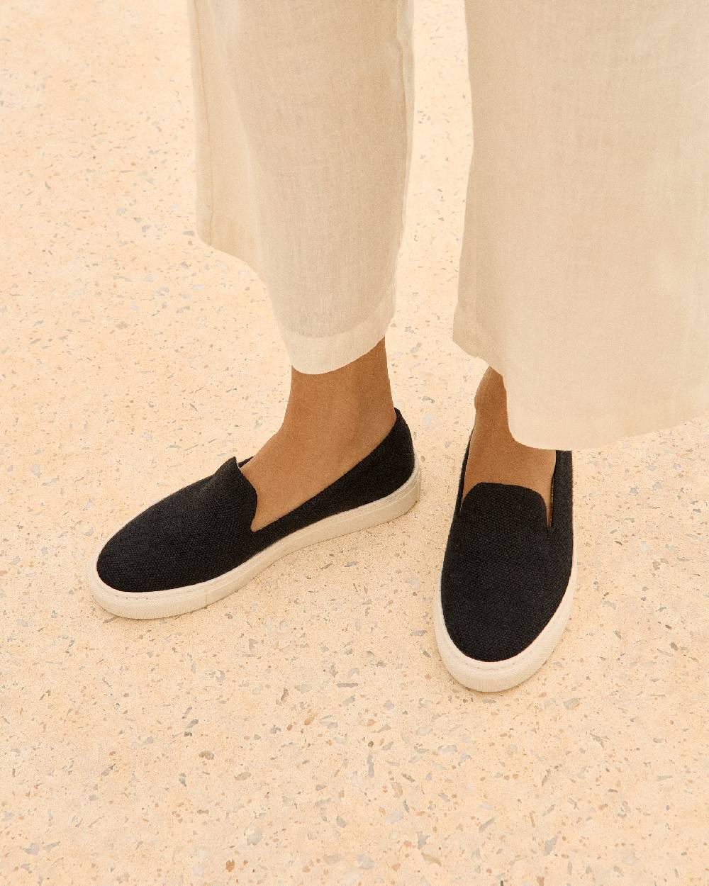 Manebí Organic Hemp Slip-On - La Havana Black