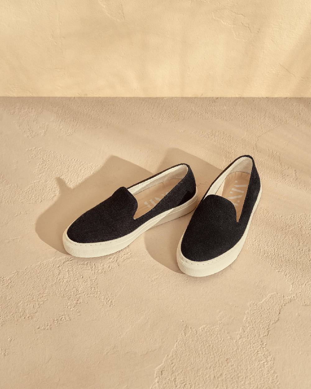 Manebí Organic Hemp Slip-On - La Havana Black