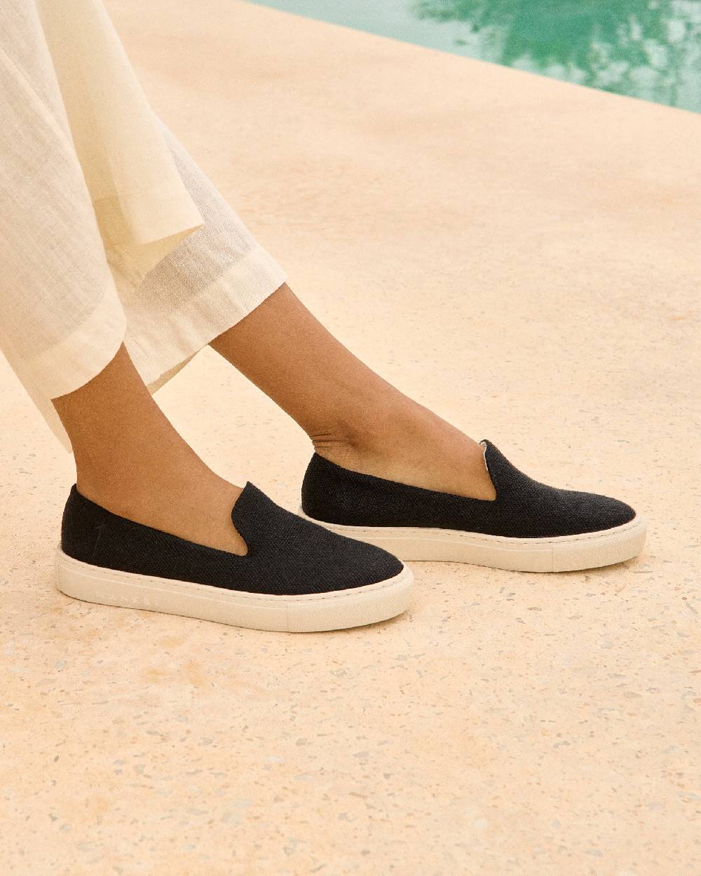 Manebí Organic Hemp Slip-On - La Havana Black