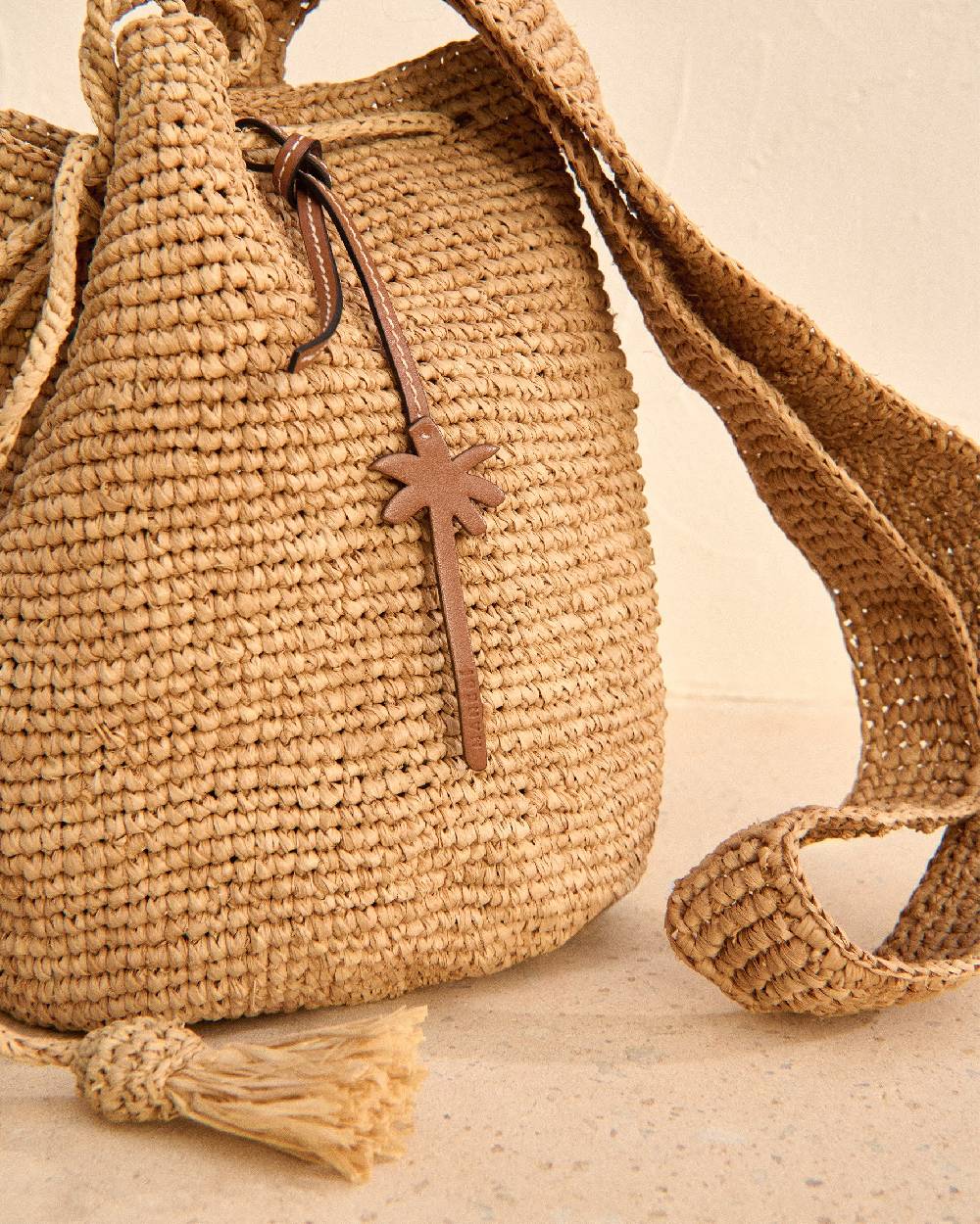 Manebí Raffia Beach Bucket - Palm Leather Tag Tan