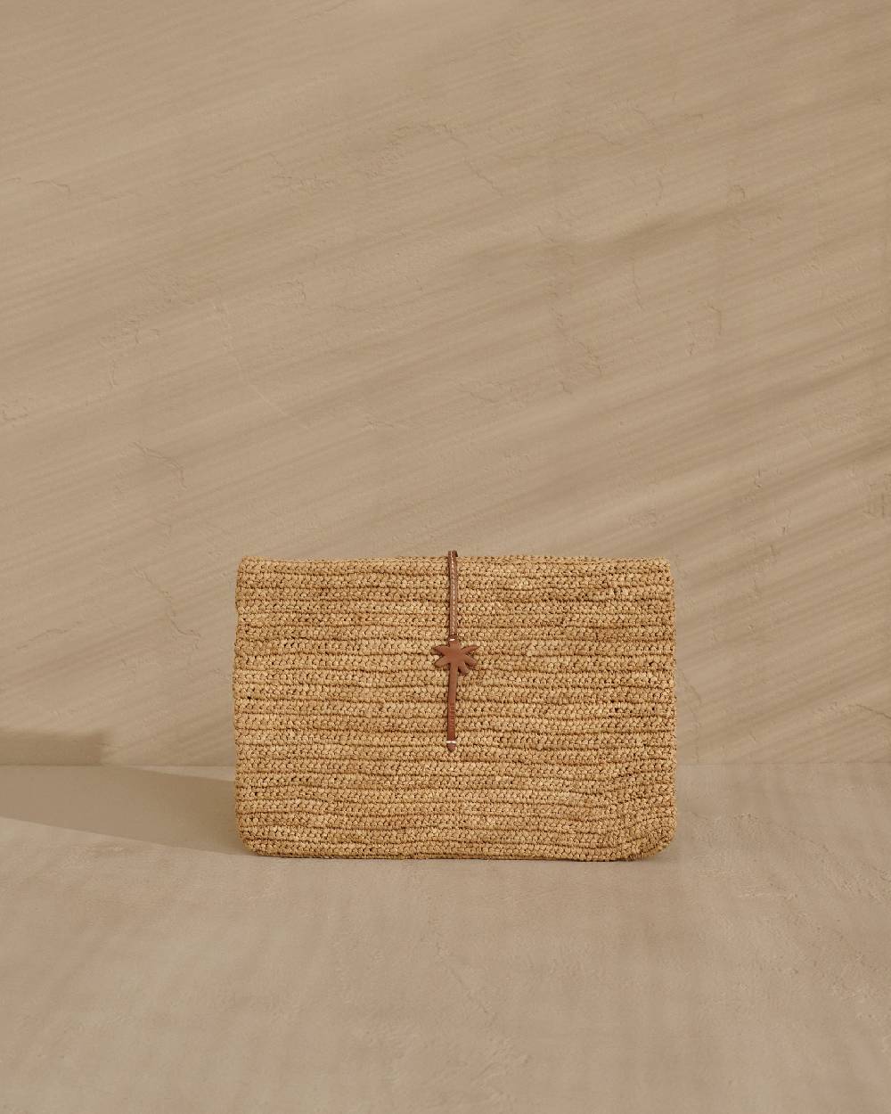 Manebí Raffia Clutch - Leather Palm Tan