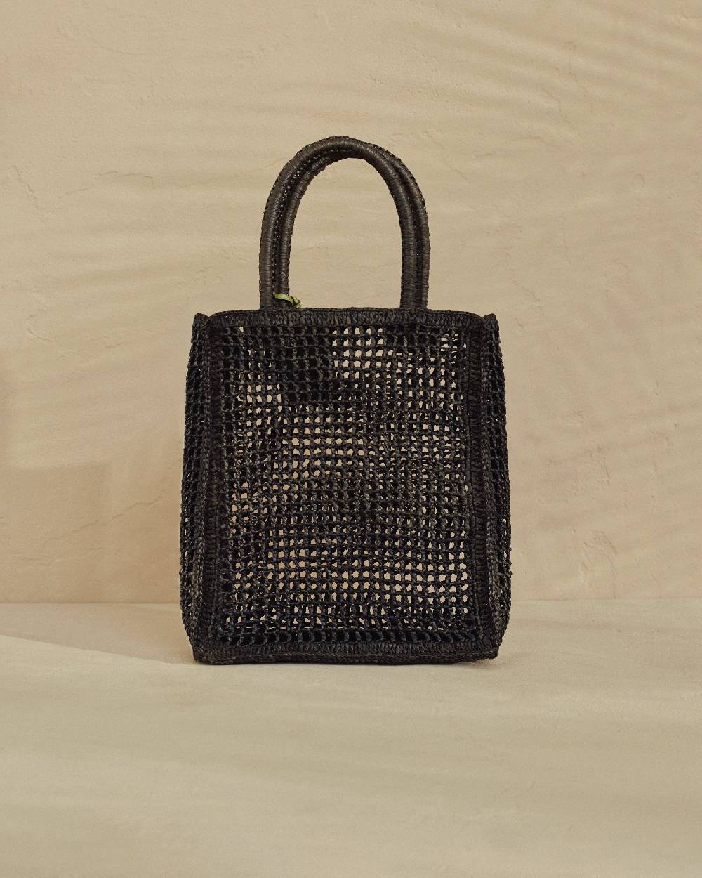 Manebí Raffia Net Bag - Leather Tag Black