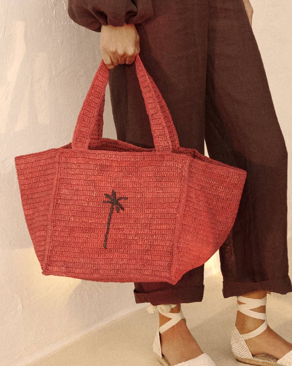 Manebí Raffia Squared Tote - Rust With Brown Palm