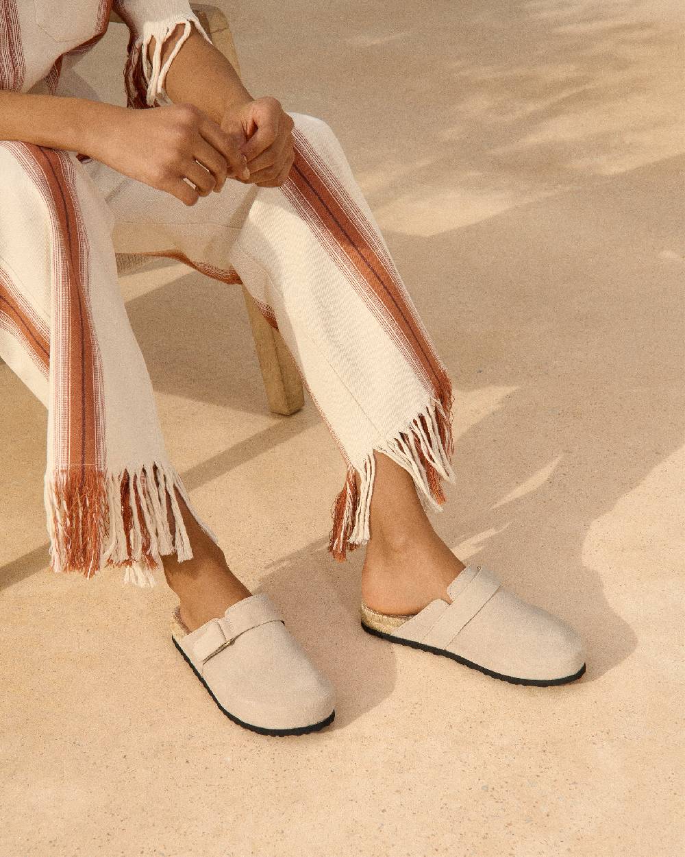 Manebí Suede Clog - Mules Champagne Beige