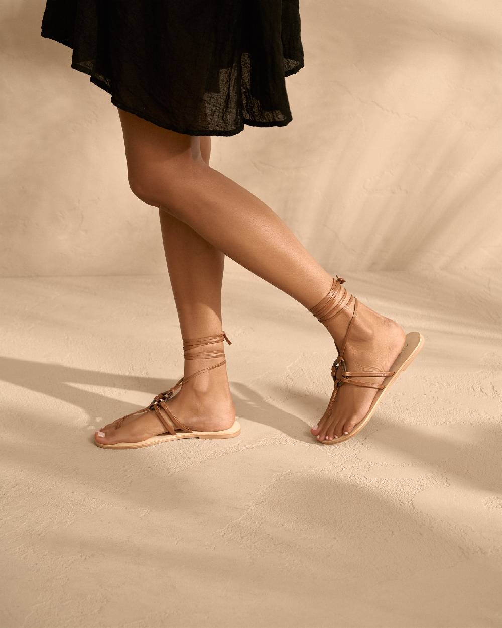 Manebí Mer Leather And Resin Lace-Up |Ring Sandals - Tan