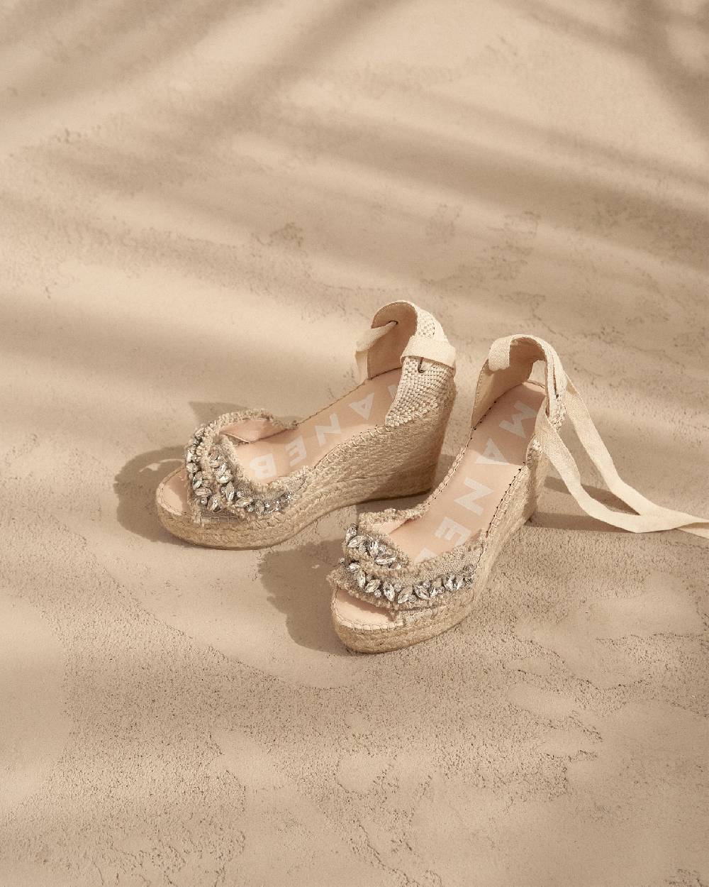 Manebí Organic Hemp With Crystals|Crossed Wedges Valenciana - Capri Natural With Gems