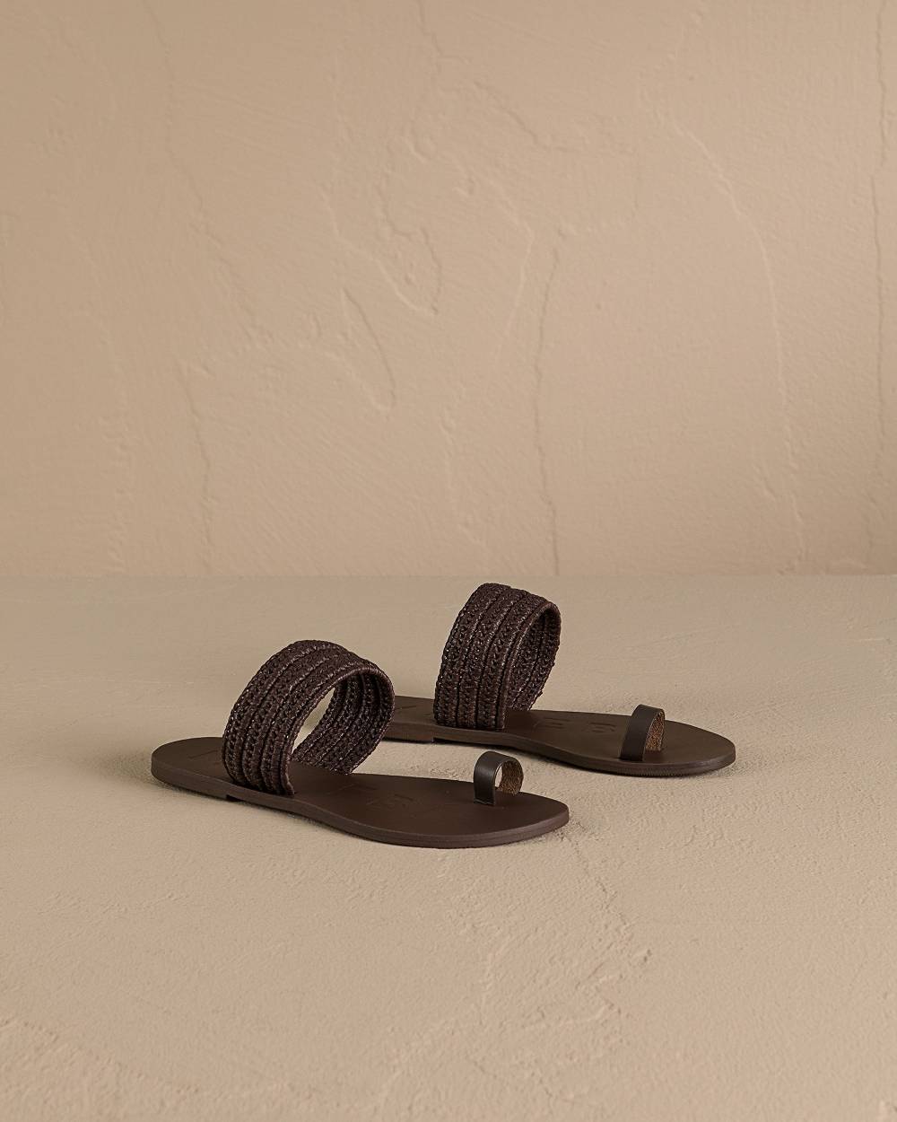 Manebí Raffia And Leather Sandals - Yucatán Cocoa Toe Ring