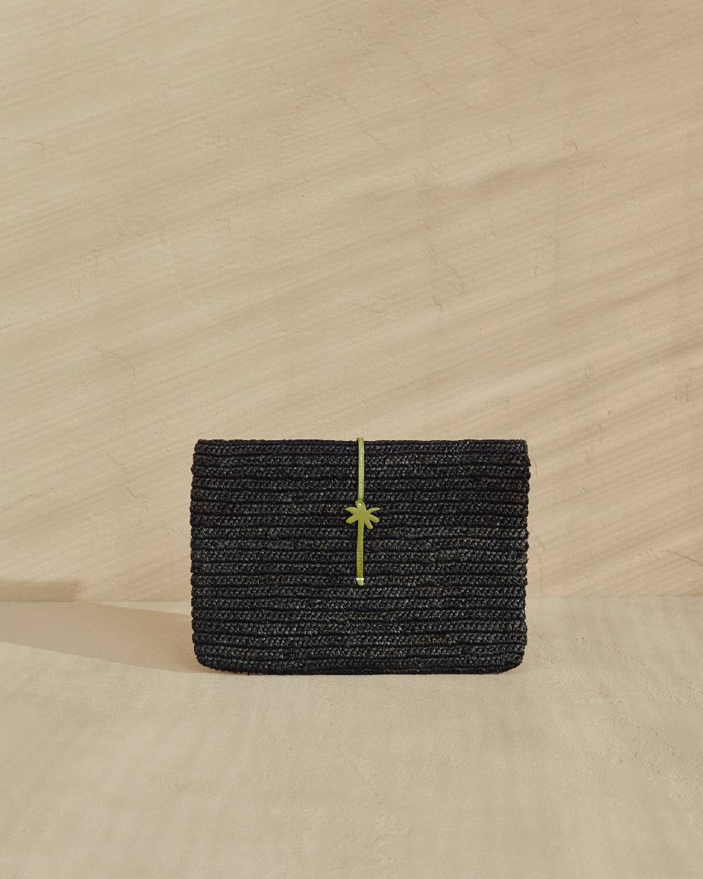 Manebí Raffia Clutch - Leather Palm Black \u0026 Green