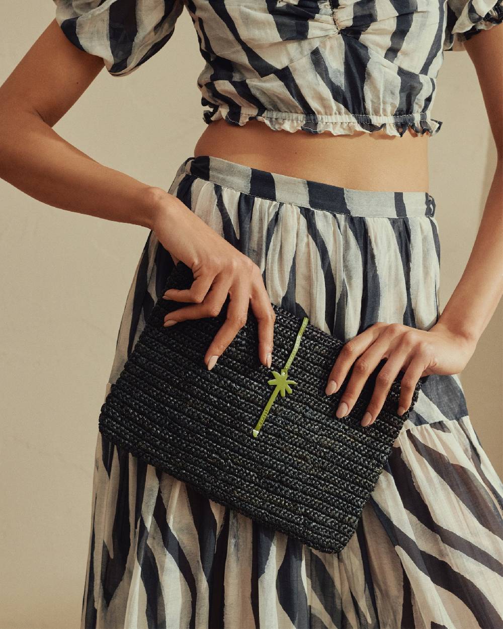 Manebí Raffia Clutch - Leather Palm Black \u0026 Green
