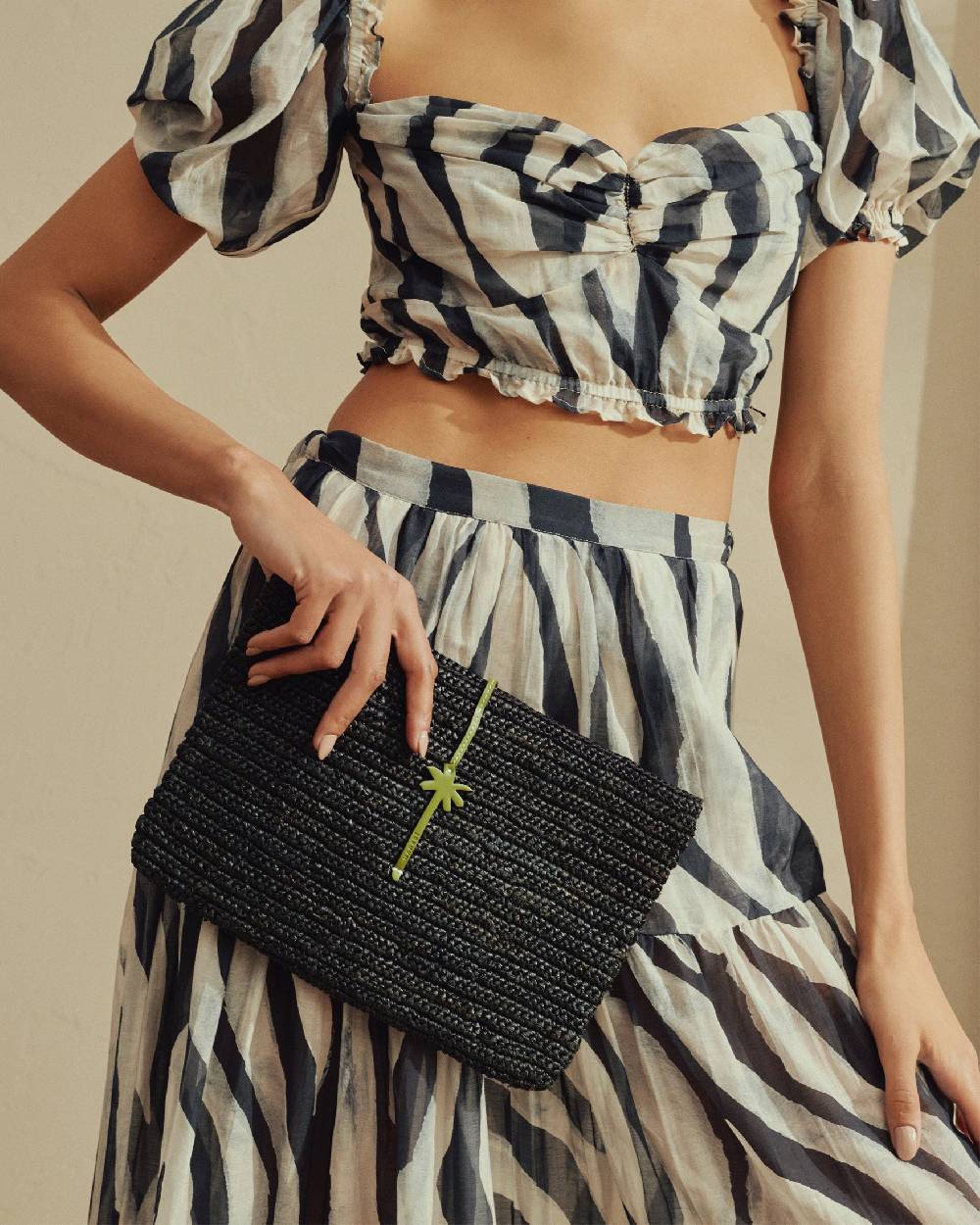 Manebí Raffia Clutch - Leather Palm Black \u0026 Green