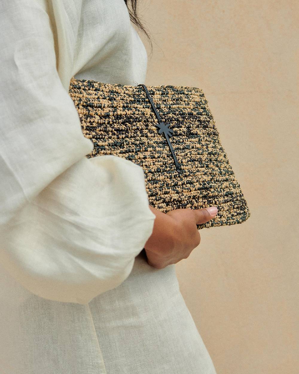 Manebí Raffia Clutch - Leather Palm Natural \u0026 Black Melange
