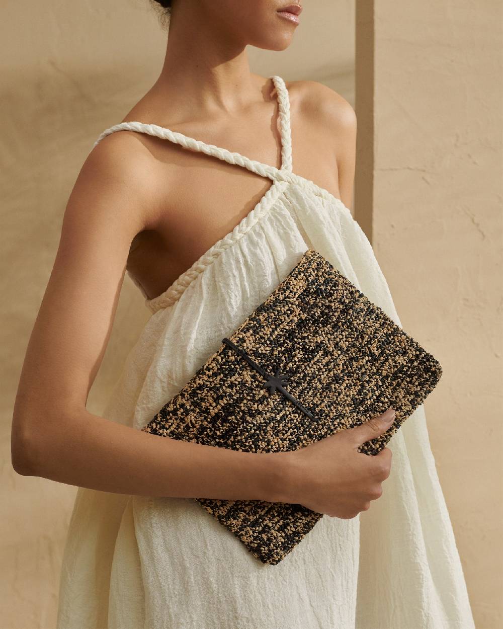 Manebí Raffia Clutch - Leather Palm Natural \u0026 Black Melange