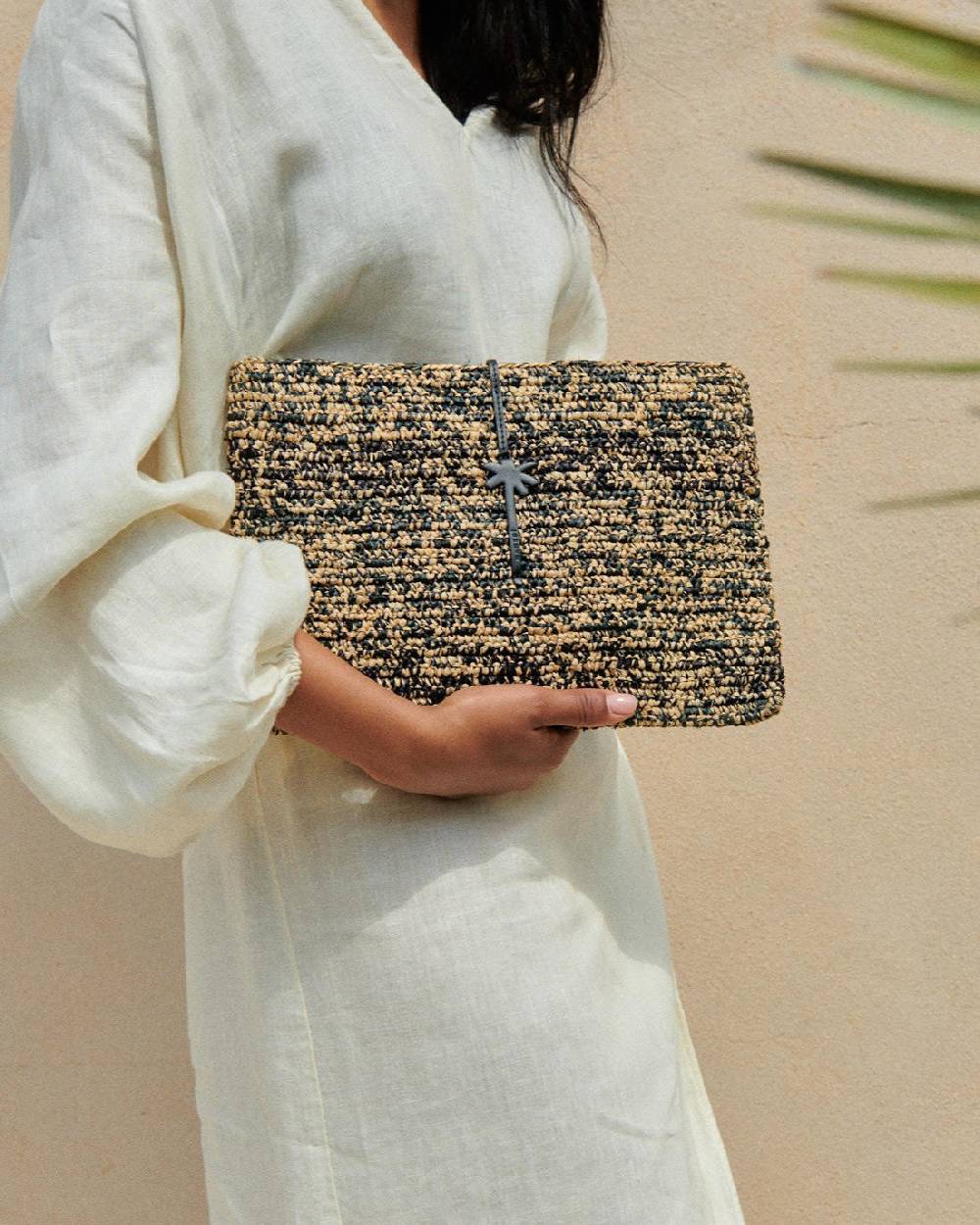 Manebí Raffia Clutch - Leather Palm Natural \u0026 Black Melange