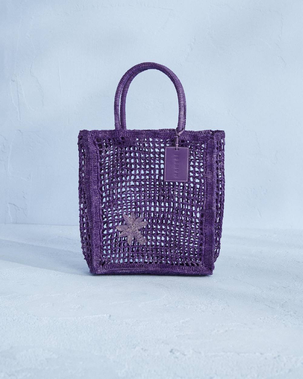 Manebí Raffia Net Bag - Purple Leather Tag Summer Purple with Palm