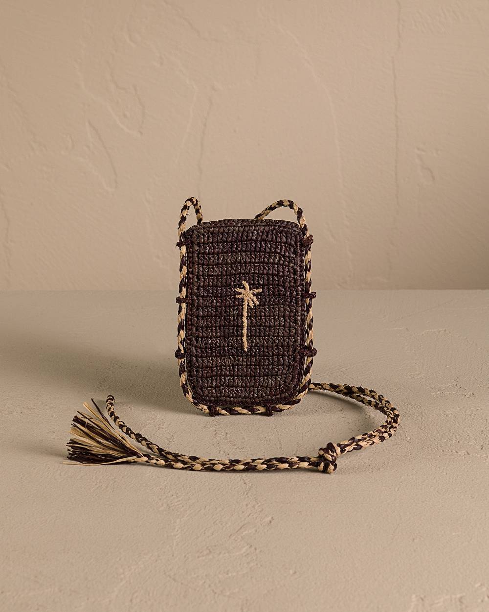 Manebí Raffia Phone Case - Shoulder Strap Chocolate With Tan Palm