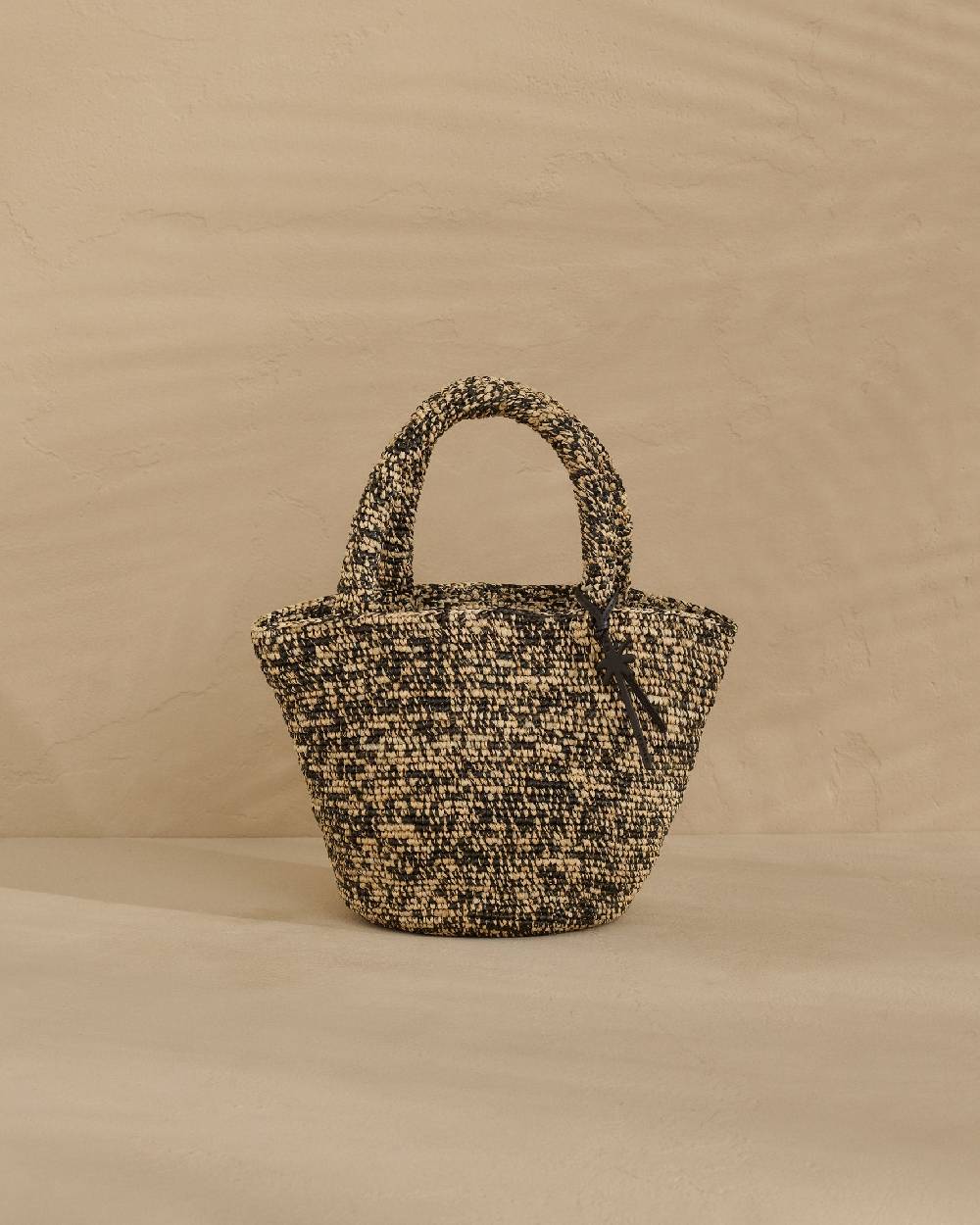Manebí Raffia Summer Bag Medium - Palm Leather Tag Natural Black Melange