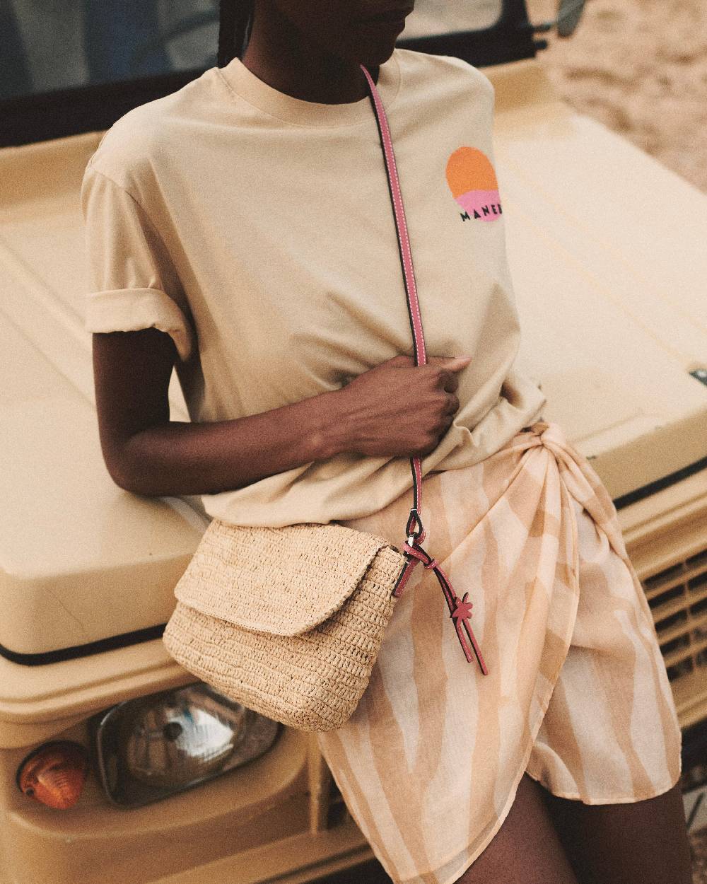 Manebí Raffia Summer Night Bag Medium - Leather Handle \u0026 Palm Leather Tag Natural And Fuchsia