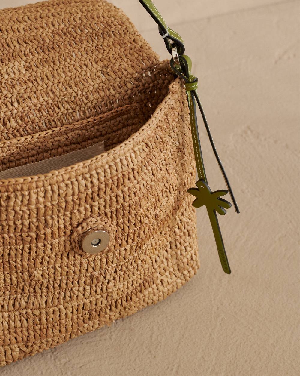 Manebí Raffia Summer Night Bag Medium - Palm Leather Tag Tan \u0026 Green