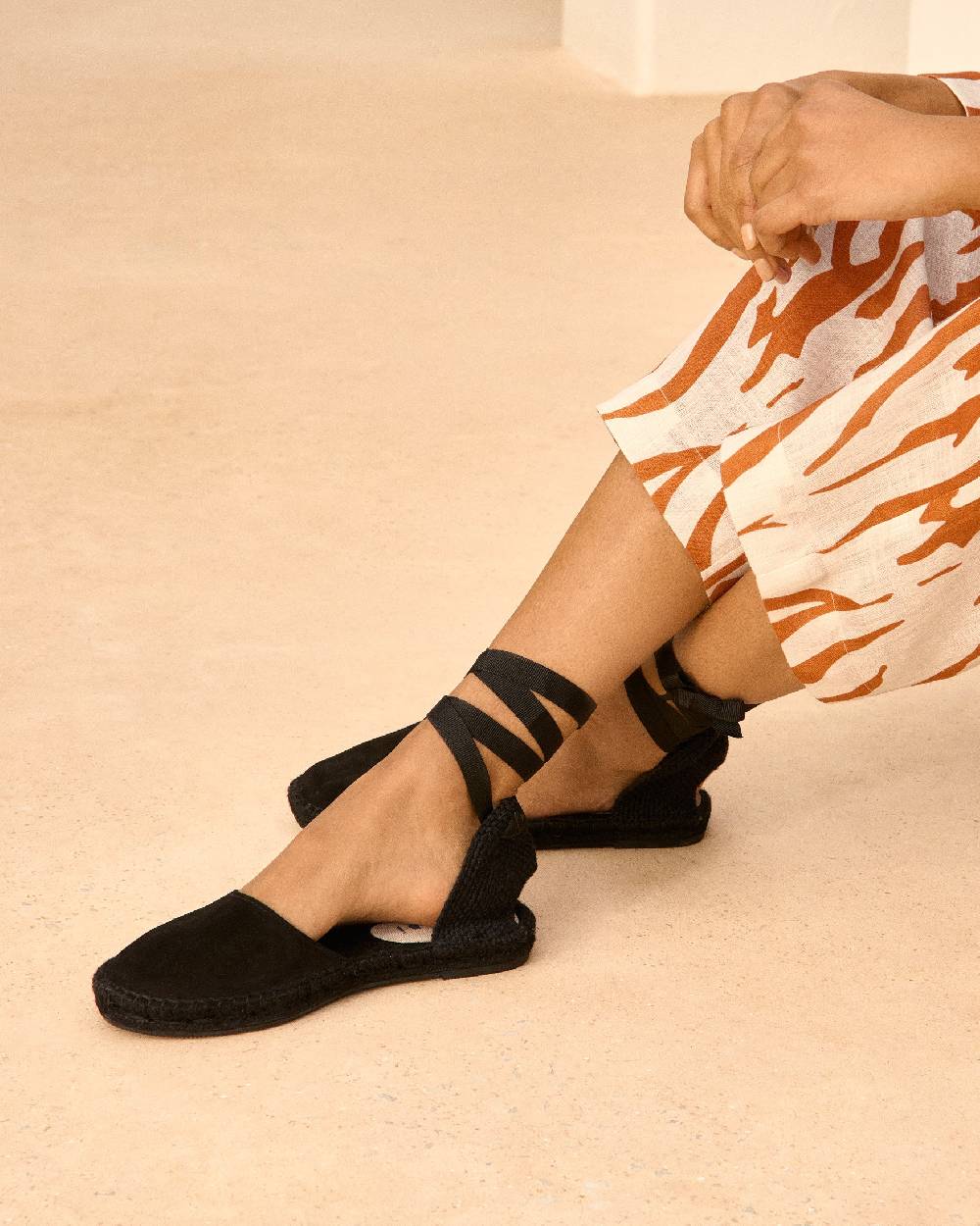 Manebí Suede Flat Valenciana Espadrilles - Hamptons Black On Tone