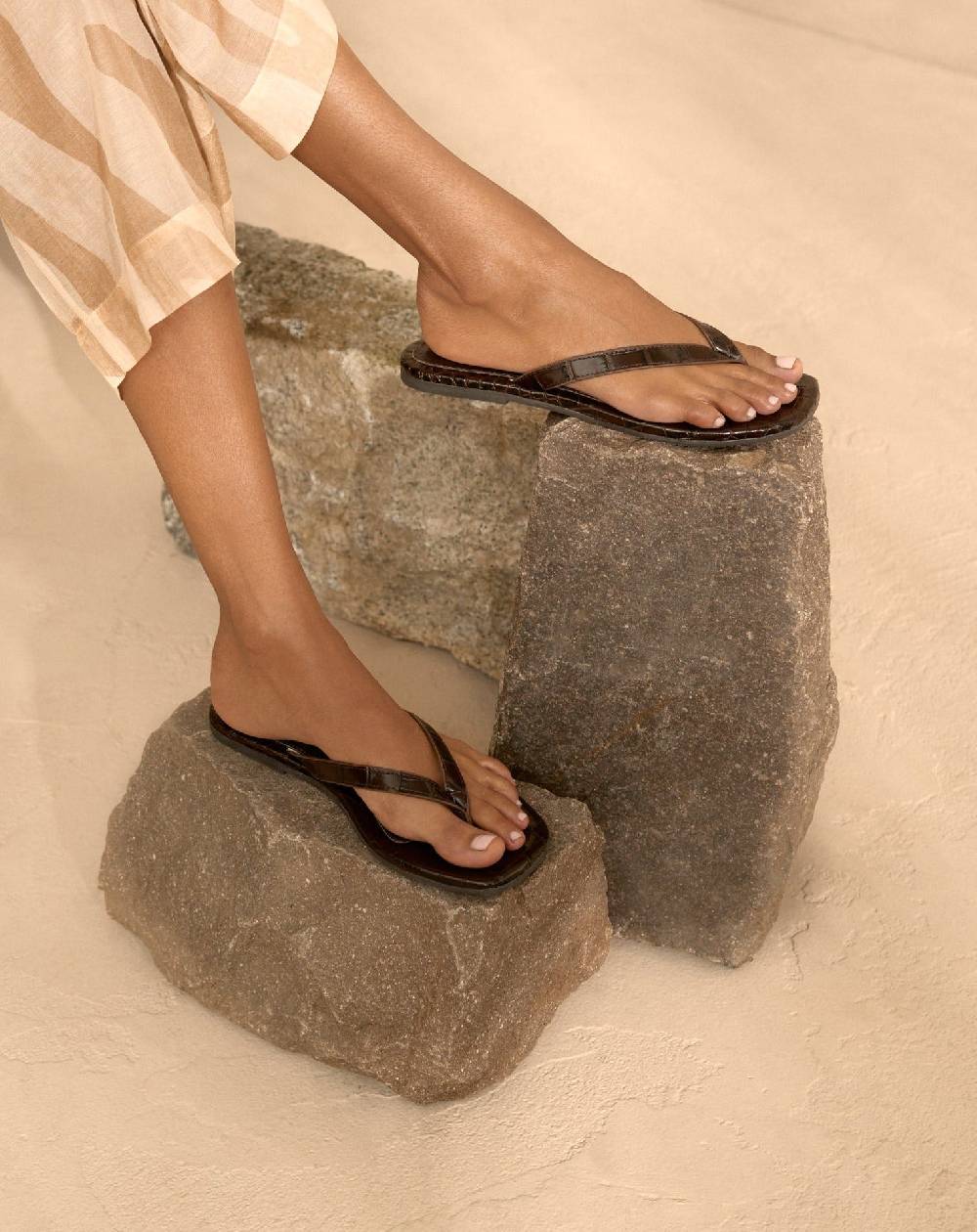 Manebí Tania Croco Embossed|Leather Sandals - Thongs Chocolate