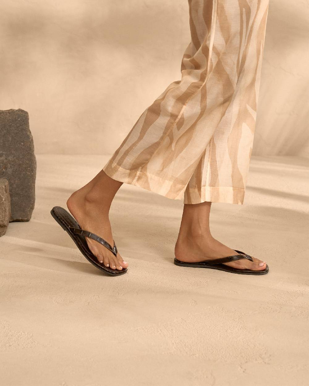 Manebí Tania Croco Embossed|Leather Sandals - Thongs Chocolate