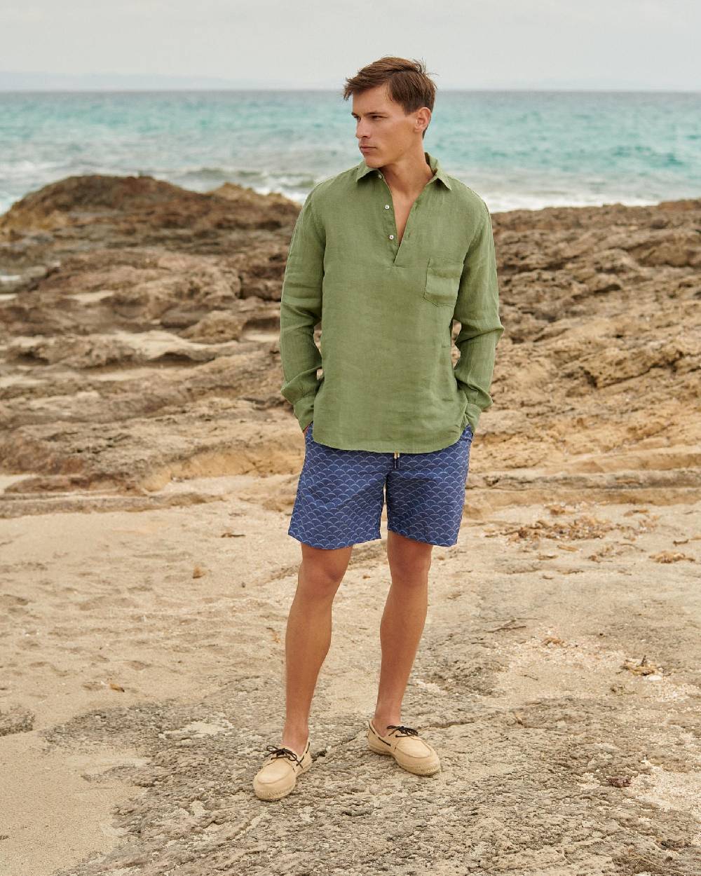 Manebí Washed Linen Nassau Polo Shirt - Embroidered Palm Military Green