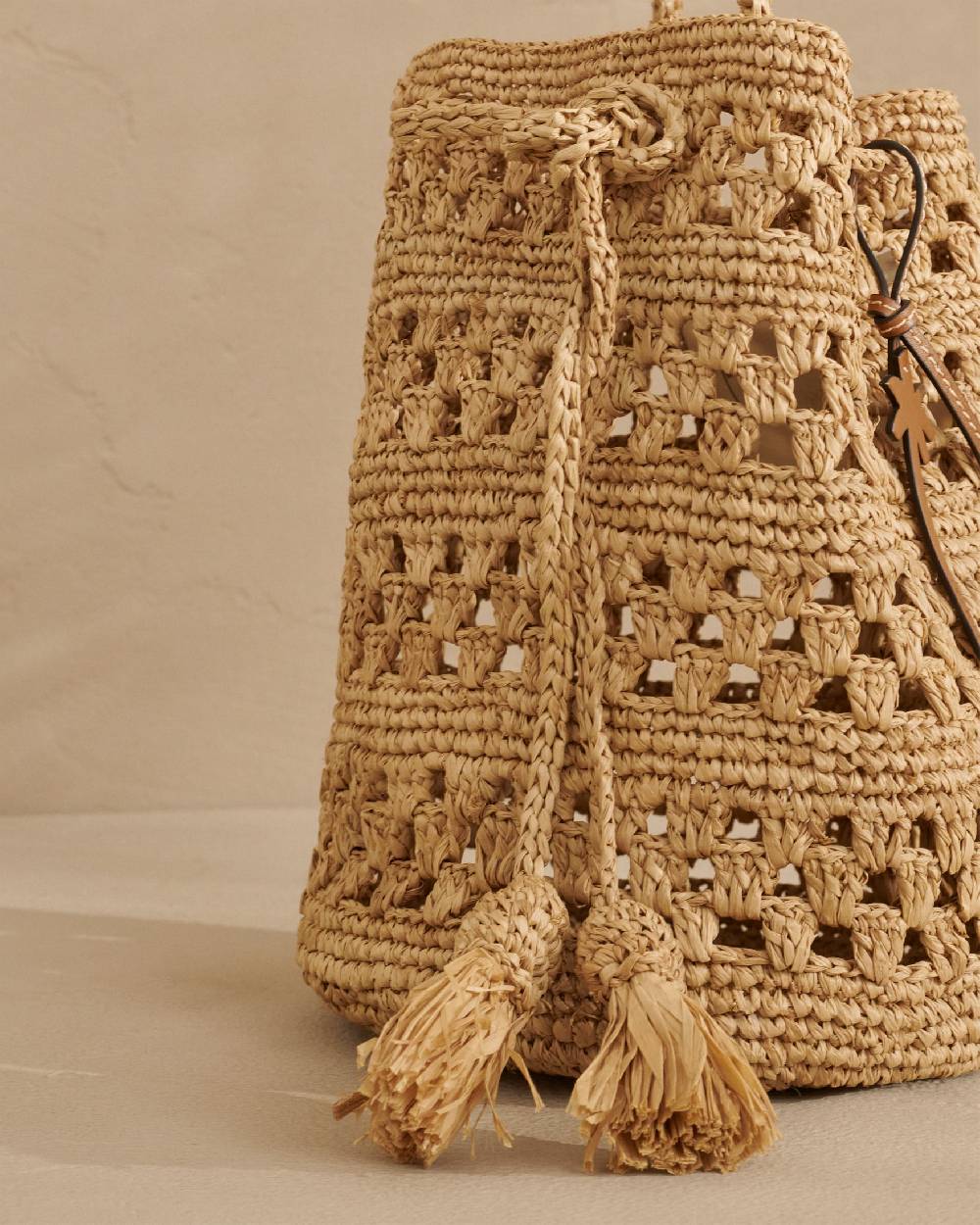 Manebí Weaving Raffia Beach Bucket - Palm Leather Tag