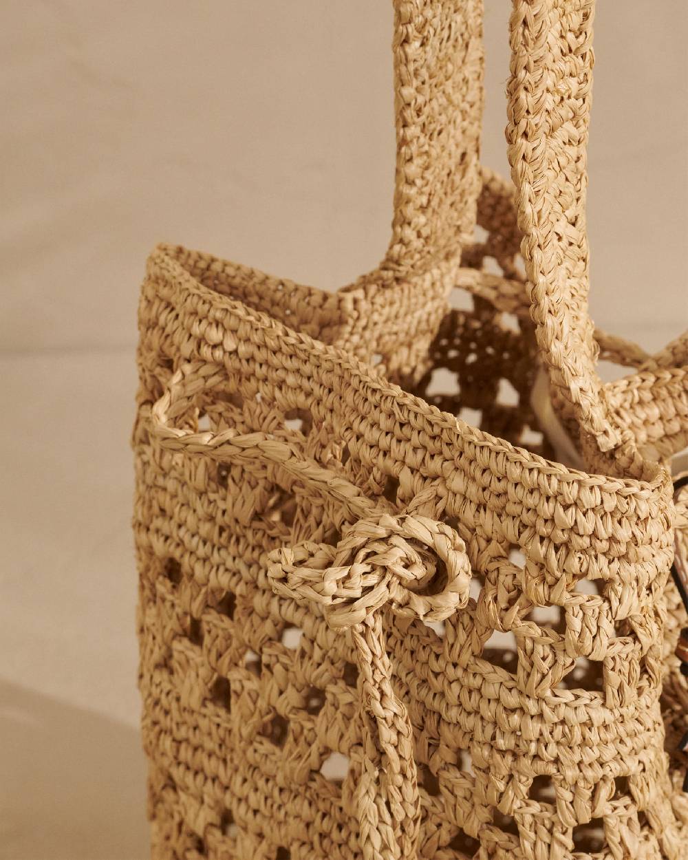 Manebí Weaving Raffia Beach Bucket - Palm Leather Tag