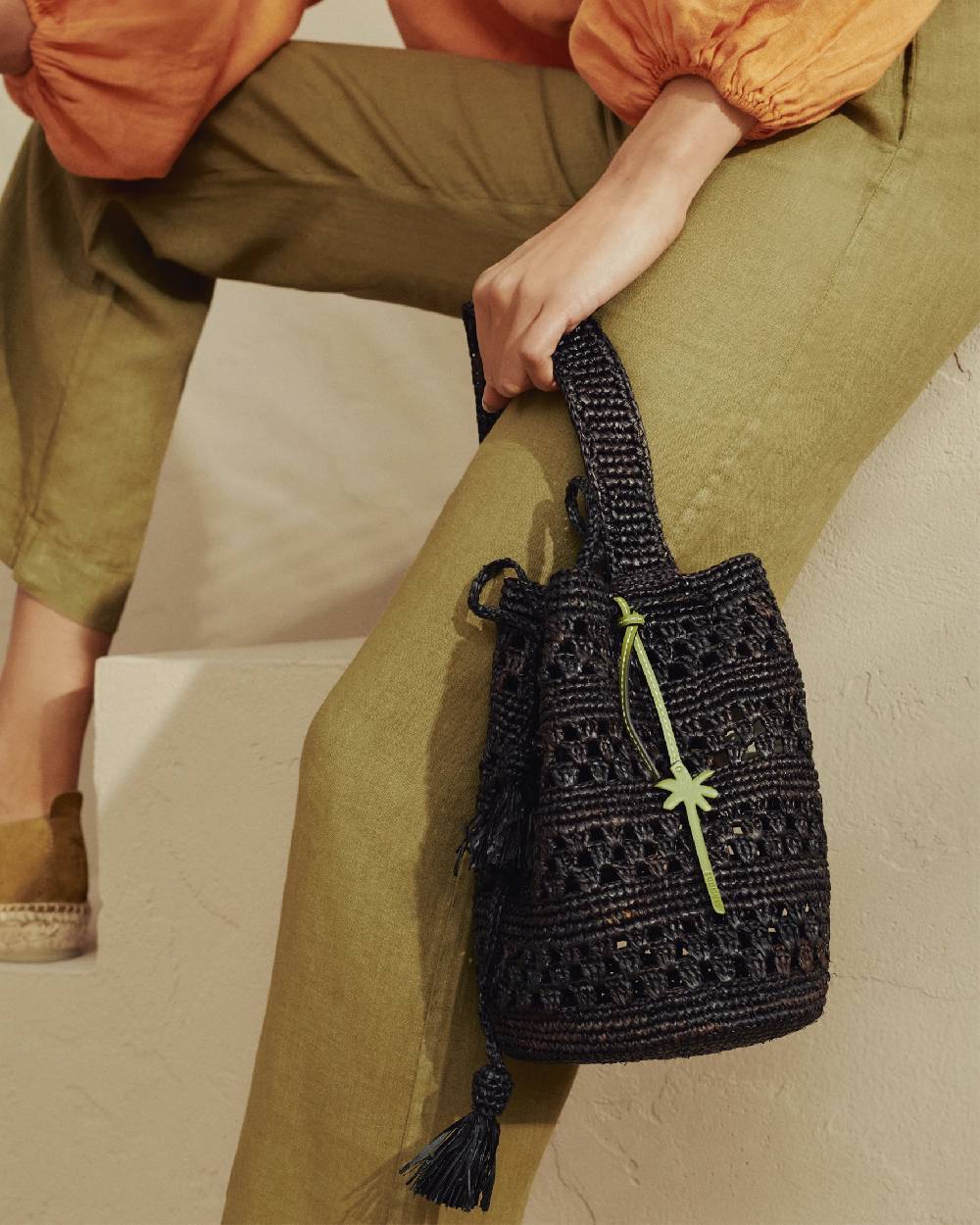 Manebí Weaving Raffia Beach Bucket - Palm Leather Tag Weaving