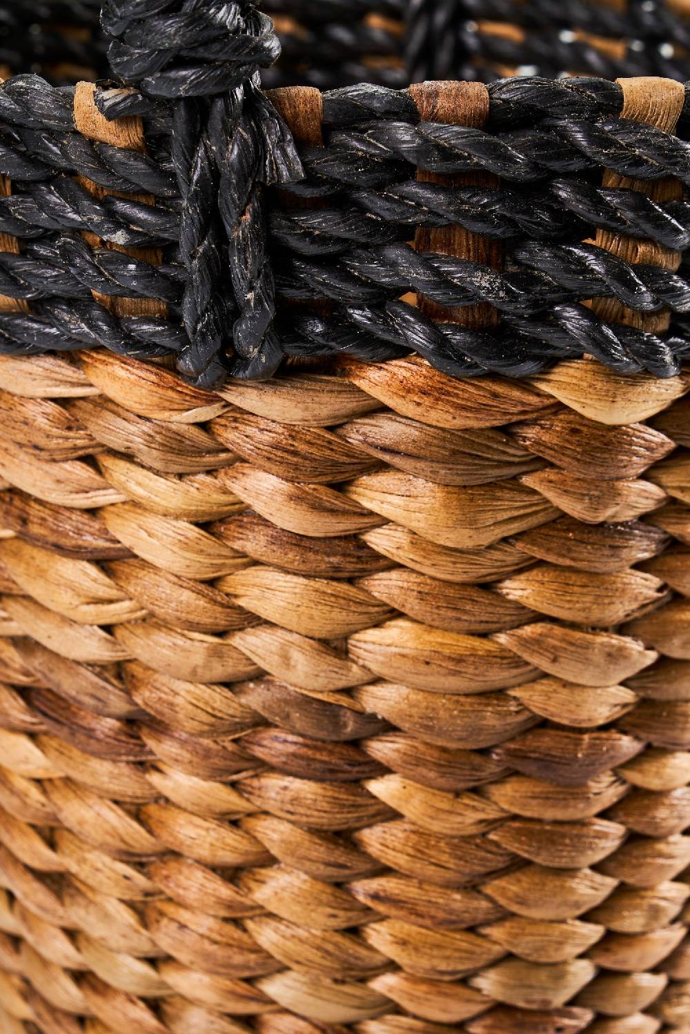 Novità Home Spring - Cestino Bordo Nero