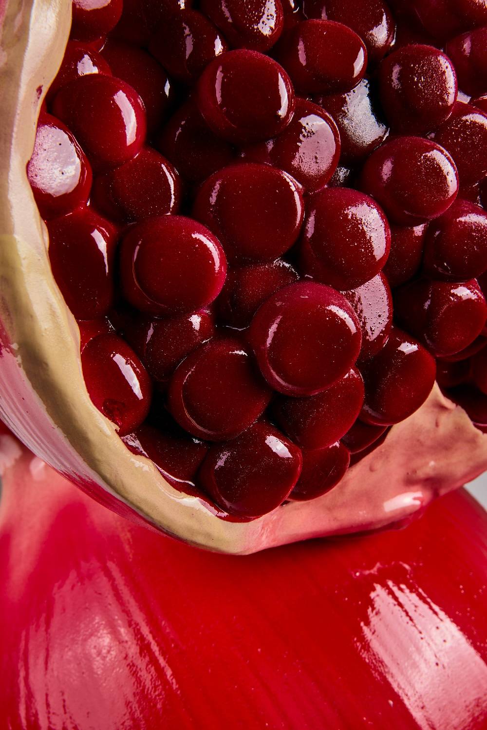 Novità Home Still Life - Melograna In Resina Su Piedistallo