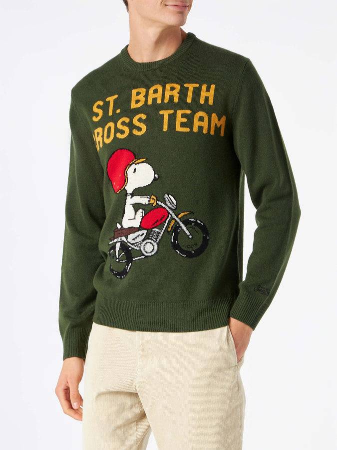 Mc2 Saint Barth Maglia da uomo verde militare con stampa Snoopy | EDIZIONE SPECIALE PEANUTS™