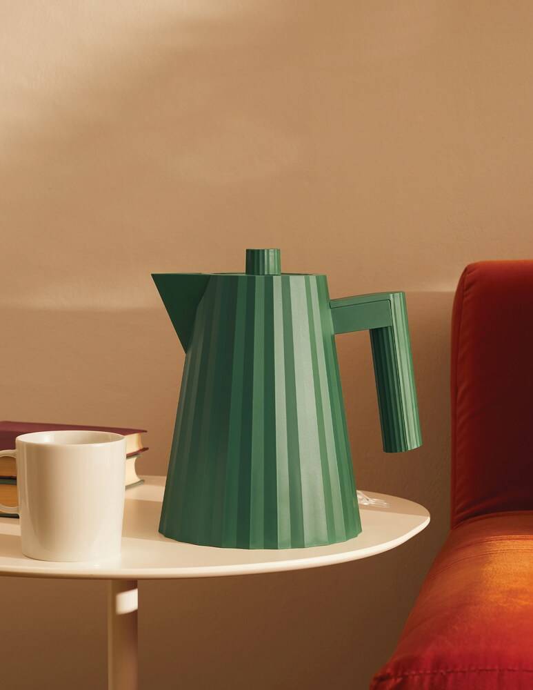 Alessi "Plissè" Bollitore Elettrico In Resina Termoplastica. Spina Europea. 2400W