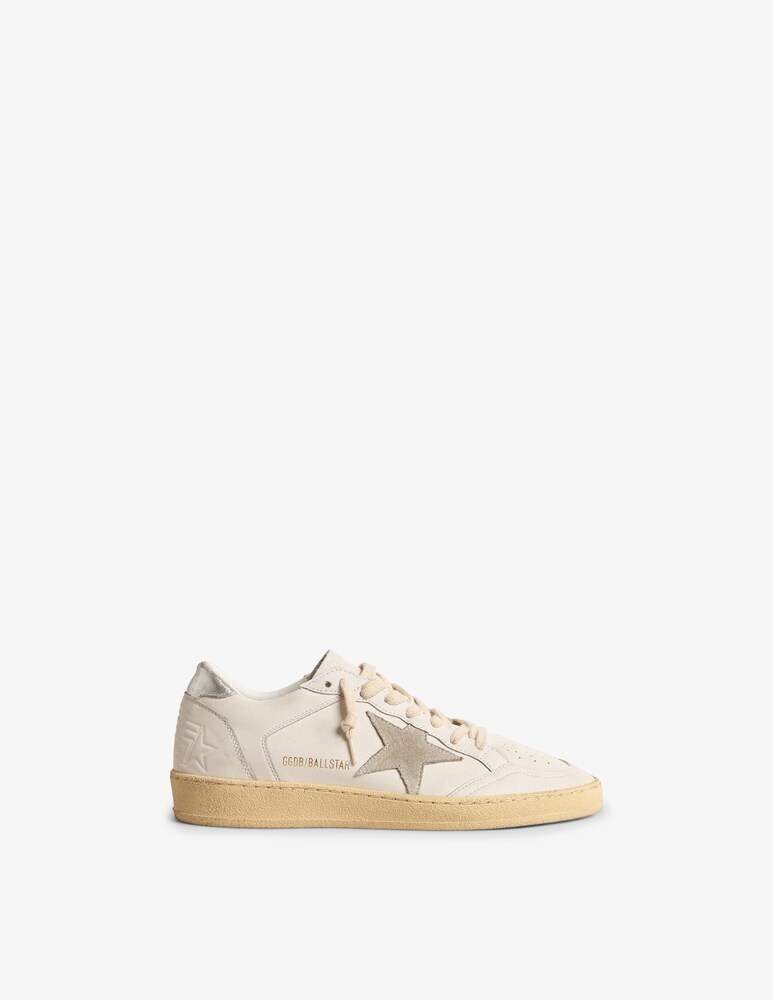 Golden Goose Sneakers Ballstar con tomaia in pelle scamosciata e stella sul tallone laminata
