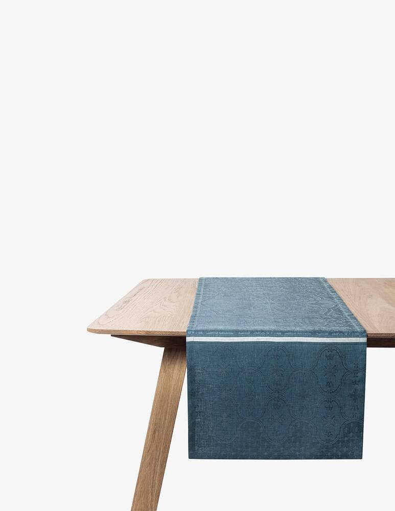 Le Jacquard Français Runner Armoiries Blu